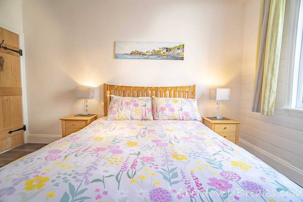 Marvellous 3 Bedroom Cottage just off Aberdovey Village Centrei in Aberdovey, Snowdonia