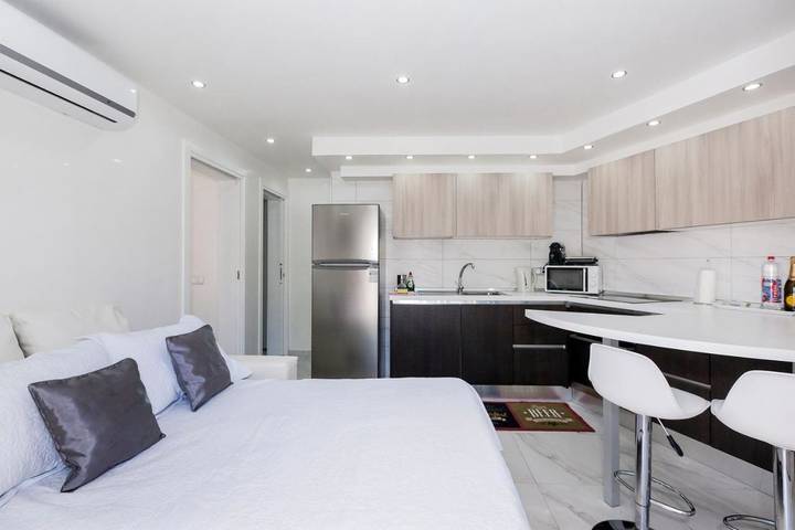 Apartamento para 5 personas, con Jacuzzi y Terraza además de Jardín y Piscina en Parque Santiago