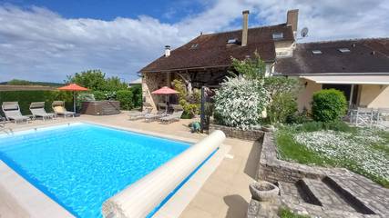 Gîte pour 15 personnes, avec terrasse et jardin ainsi que piscine et jacuzzi à Roffey