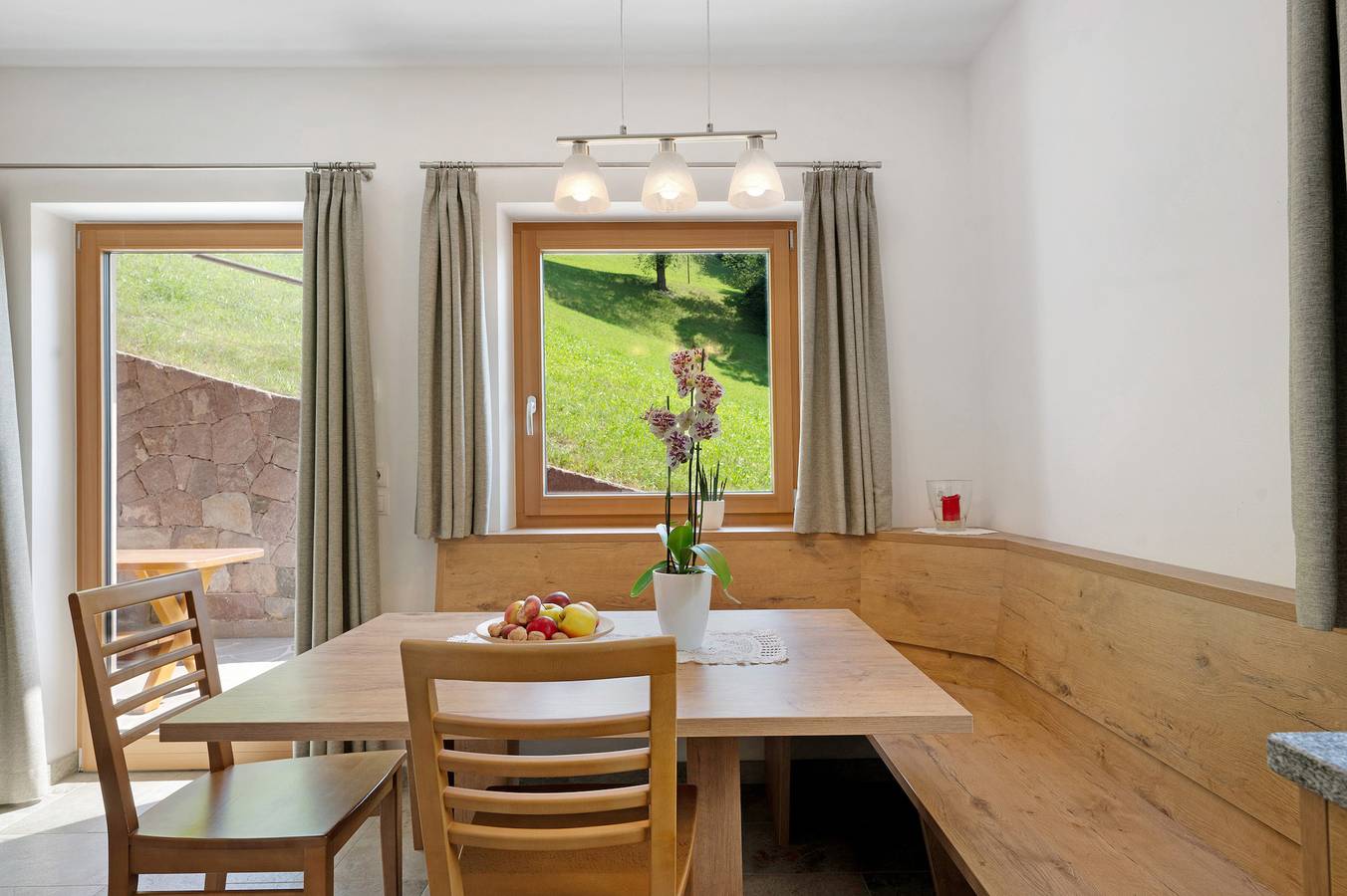 Ganze Wohnung, Ferienwohnung 'Schlern' mit Bergblick, privater Terrasse und Wi-Fi in Ums, Völs am Schlern