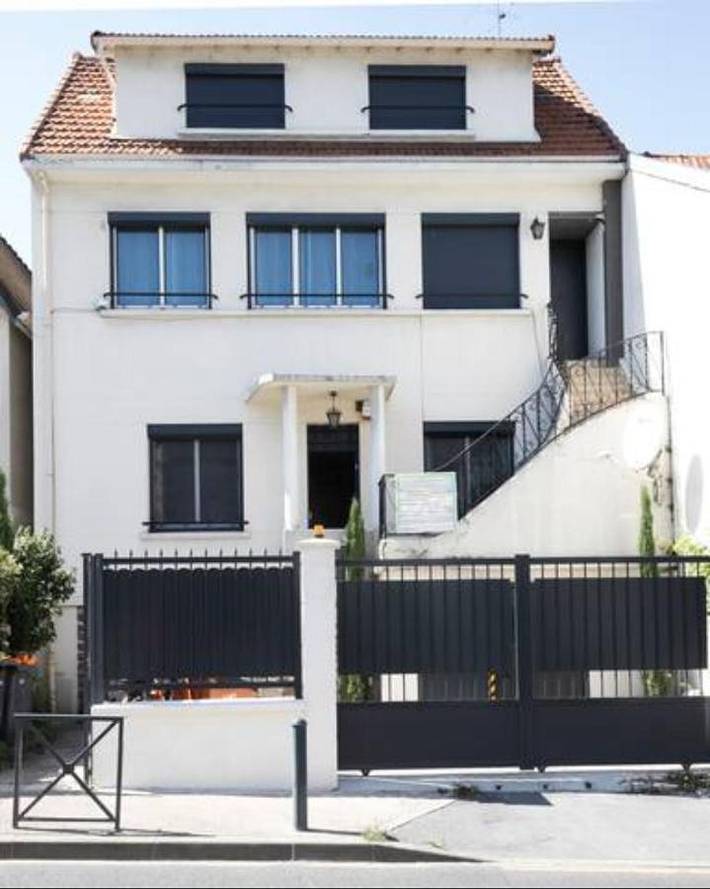 Gîte pour 10 personnes, avec piscine ainsi que sauna et jardin à Romainville - 4