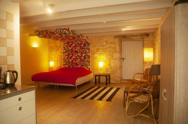 Location de vacances pour 2 personnes, avec terrasse et piscine, animaux acceptés à Cahuzac-sur-Vère - 3