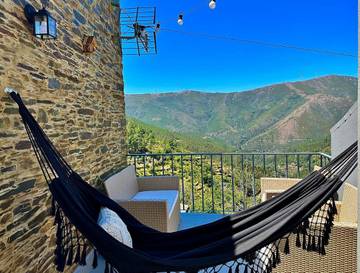 Location de vacances pour 6 personnes, avec balcon ainsi que jacuzzi et piscine dans Piódão