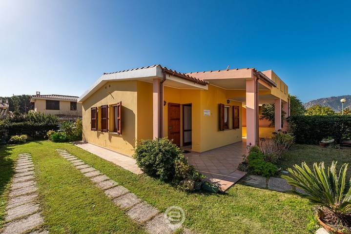 Villa voor 4 personen, met Balkon/Terras en Tuin in Villasimius