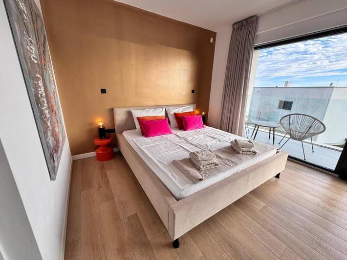 Villa pour 8 personnes, avec vue ainsi que piscine et jardin, animaux acceptés à Tribunj - 4