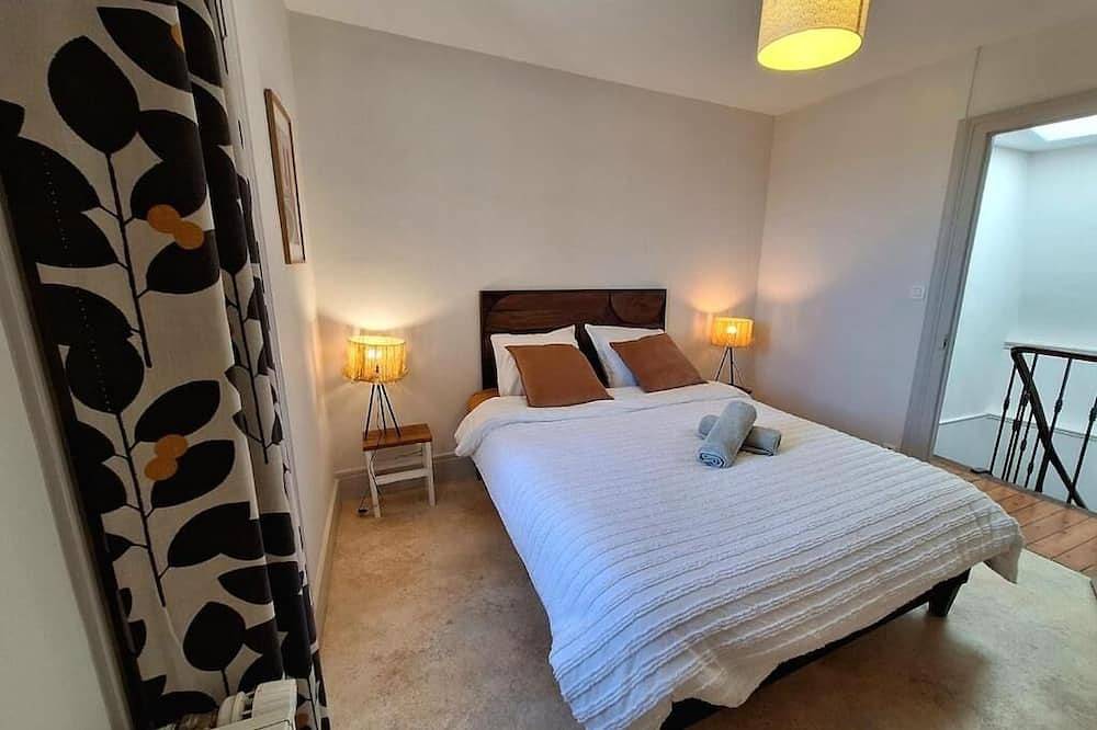 Aux Noces de Paulette Charming house on the ramparts - view and garden in Langres, Haute-Marne