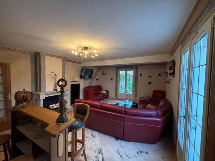 Gîte pour 6 personnes, avec piscine ainsi que jardin et terrasse, animaux acceptés à Saint-Dizier - 3