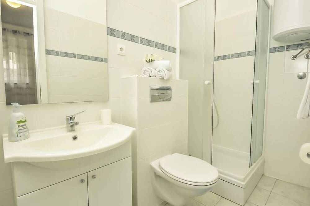 Ganze Wohnung, Snježana by Interhome in Karlobag, Naturpark Velebit