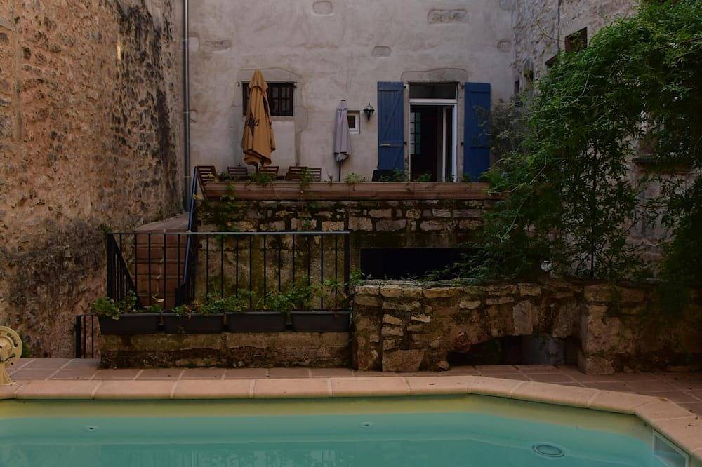 Maison de ville médiévale au coeur du village avec piscine privée, terrasse et cour paisible in Saint-Antonin-Noble-Val, Tarn-et-Garonne