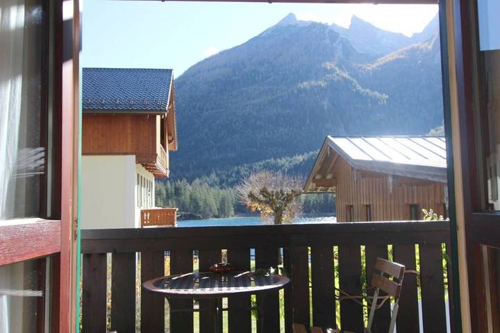 Ferienwohnung für 2 Personen, mit Balkon und Seeblick sowie Ausblick in Unken - 4