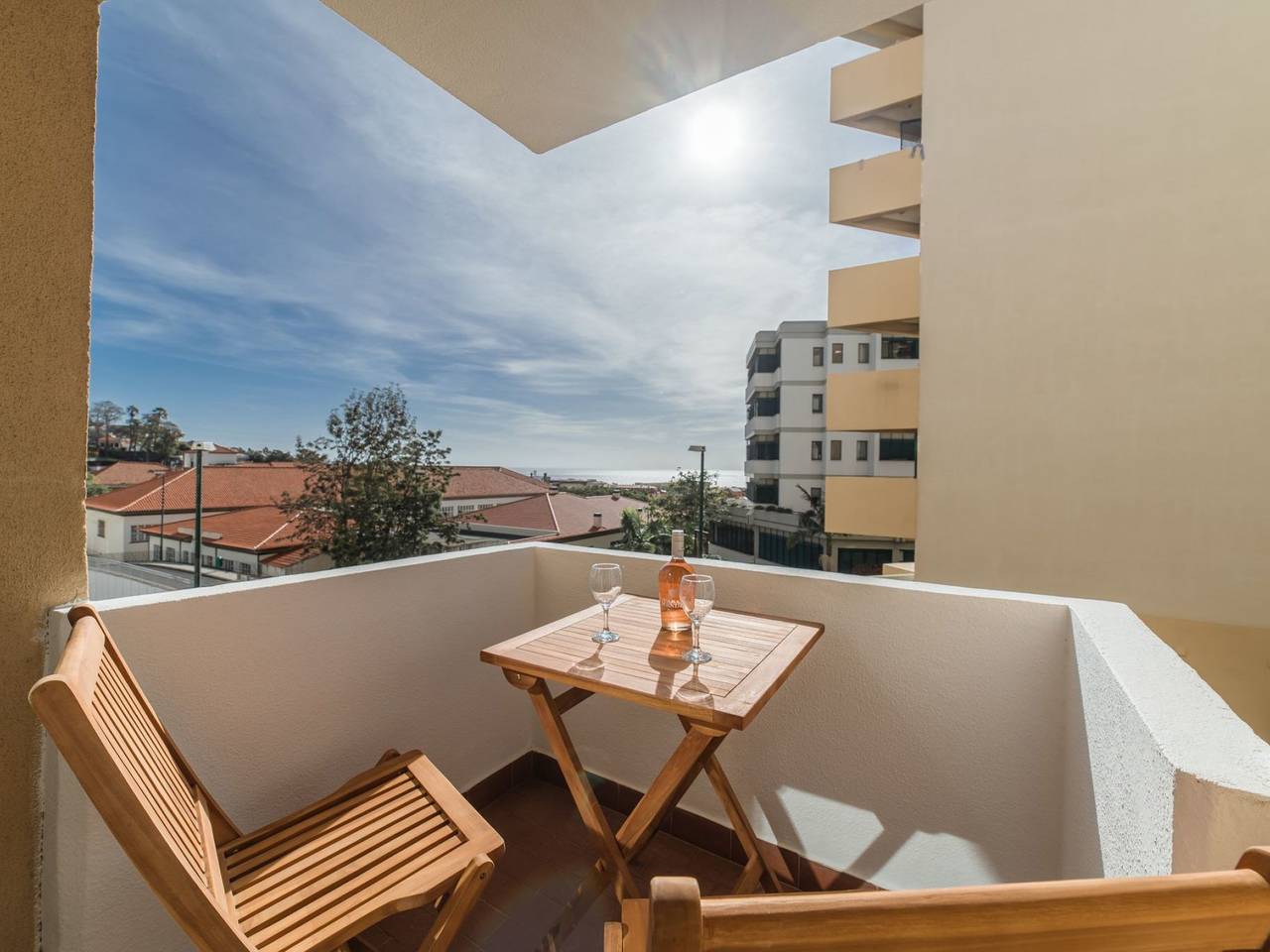 Appartement entier, Graue Wohnung im Stadtzentrum mit Meerblick in Funchal (Santa Luzia), Île de Madère
