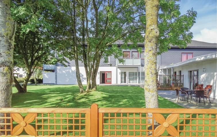 Ferienwohnung für 5 Personen, mit Terrasse und Garten in Warwerort