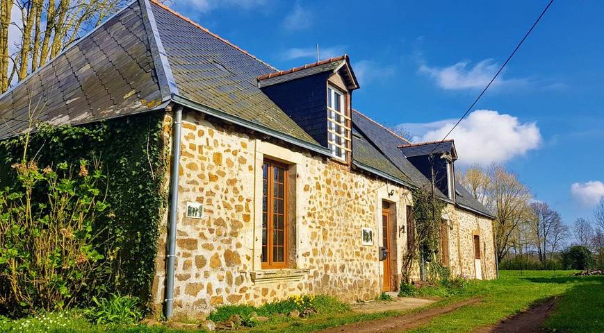Gîte pour 15 personnes, avec jardin, animaux acceptés à Saint-Denis-d'Orques