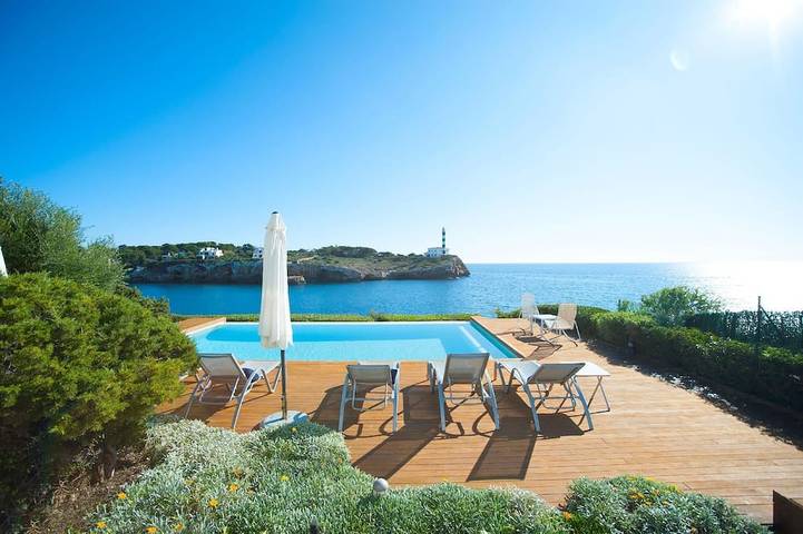 Ferienhaus für 9 Personen, mit Balkon und Whirlpool sowie Garten in Portocolom