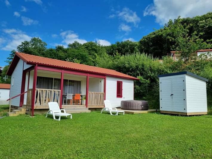 Camping pour 4 personnes, avec Terrasse et Jardin ainsi que Piscine et Vue