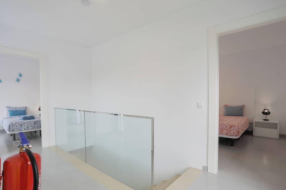 Detached Villa with Private Pool & Outdoor Kitchen Near City & Beach in Caldas da Rainha, Leiria District