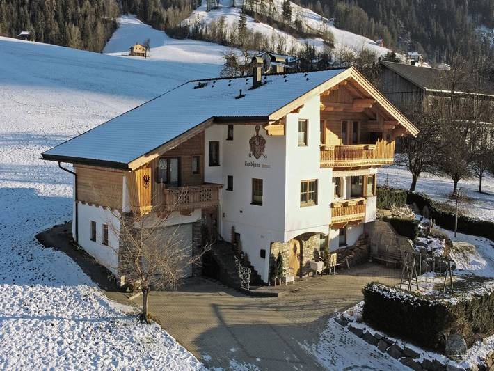 Vakantiehuis voor 8 personen, with Balkon and Terras as well as Whirlpool and Tuin in Ramsau im Zillertal