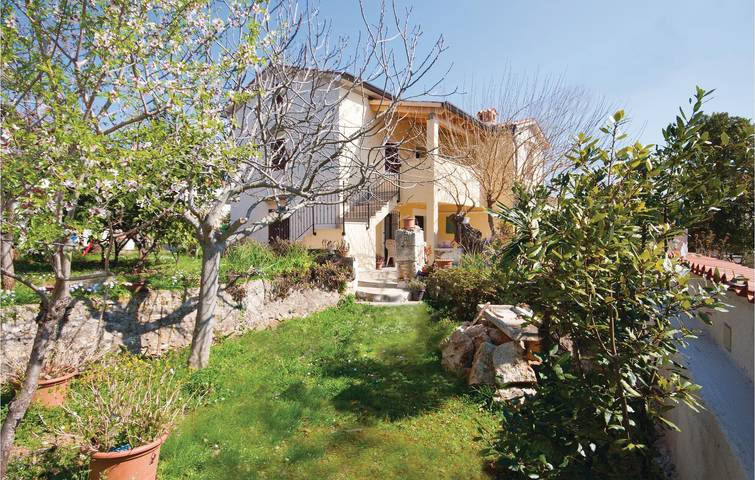 Ganze Ferienwohnung, Gemütliche 2-Zimmer-Wohnung mit Terrasse, 1,5 km zum Strand in Lijom, Banjole
