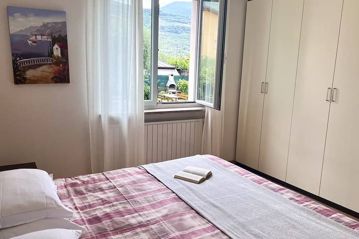 Ganze Wohnung, Ferienwohnung Riva del Garda - 3 Schlafzimmern, Garten, Parkplätze, W-Lan in Riva del Garda, Gardasee-Berge
