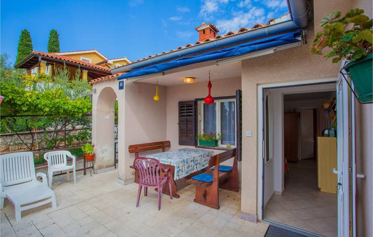 Ganze Ferienwohnung, Apartment am Meer mit Terrasse, WLAN, Parkplatz und guter Anbindung an die Stadt in Cres Stadt, Cres