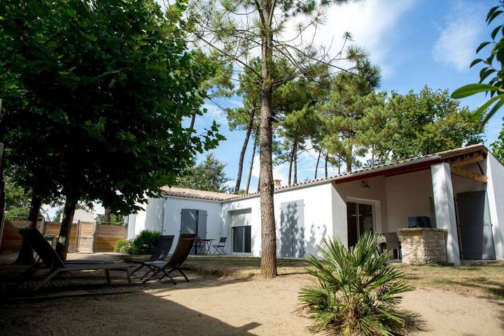 Location de vacances pour 7 personnes, avec vue et jardin dans Vert Bois