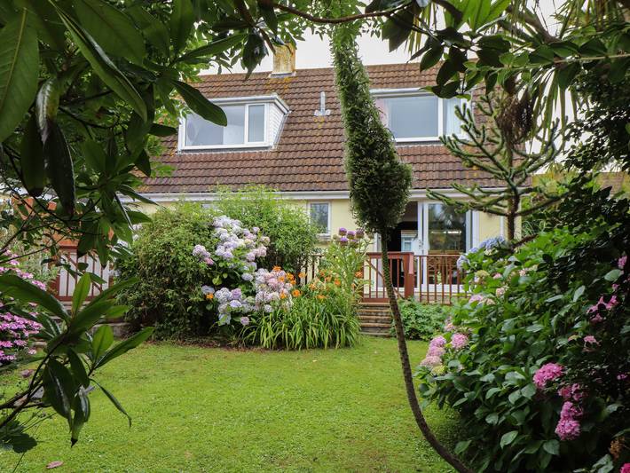 Cottage for 8 people, with Terrace and Garden in Mullion