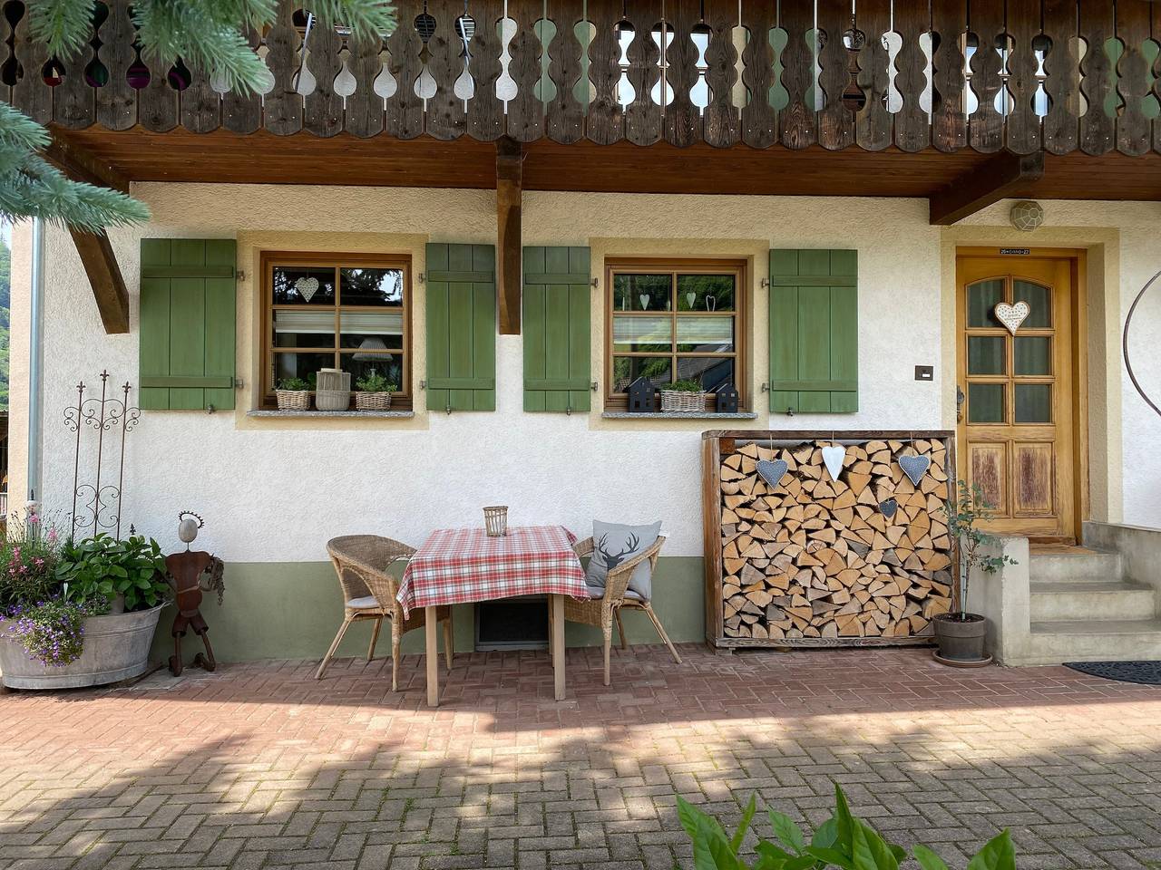 Appartamento intero, Appartamento 'Haus Dekostüble' con vista montagna, terrazza privata e Wi-Fi in Untermünstertal, Munstertal