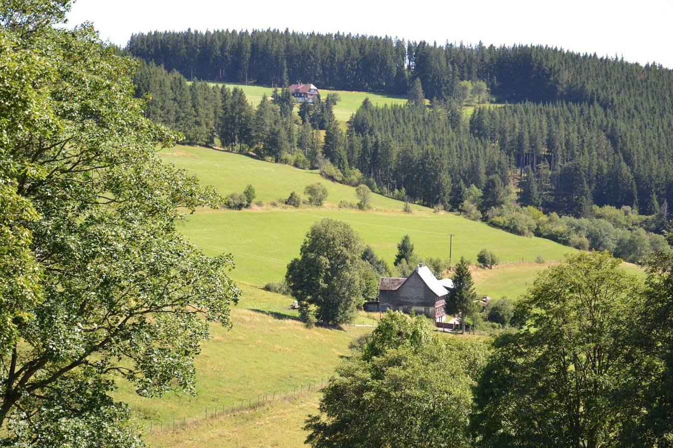 Apartamento entero, Apartamento 'Schillingblick' con jardín compartido, balcón y Wi-Fi in Rudenberg (Titisee-Neustadt), Titisee-Neustadt