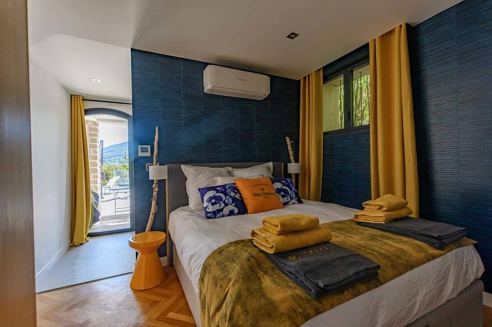 Luxury Villa Swimming Pool with Sea View in Cassis, Calanques National park