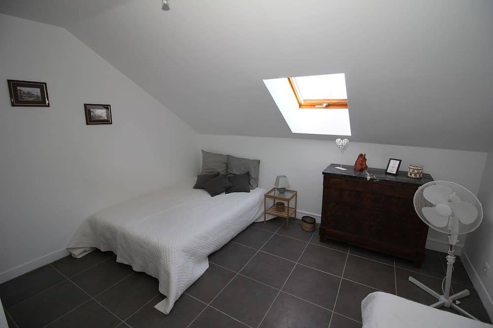 House between lake and mountains, close to resorts in Prunières, Écrins National Park