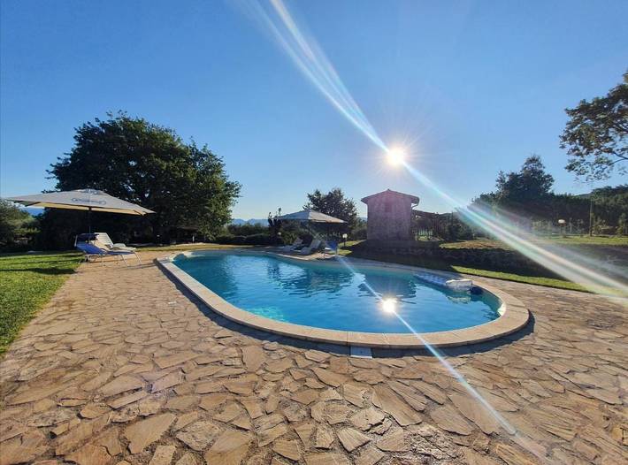 Casa vacanza per 8 persone, con Idromassaggio e Terrazza nonché Giardino e Piscina a Giano dell'Umbria