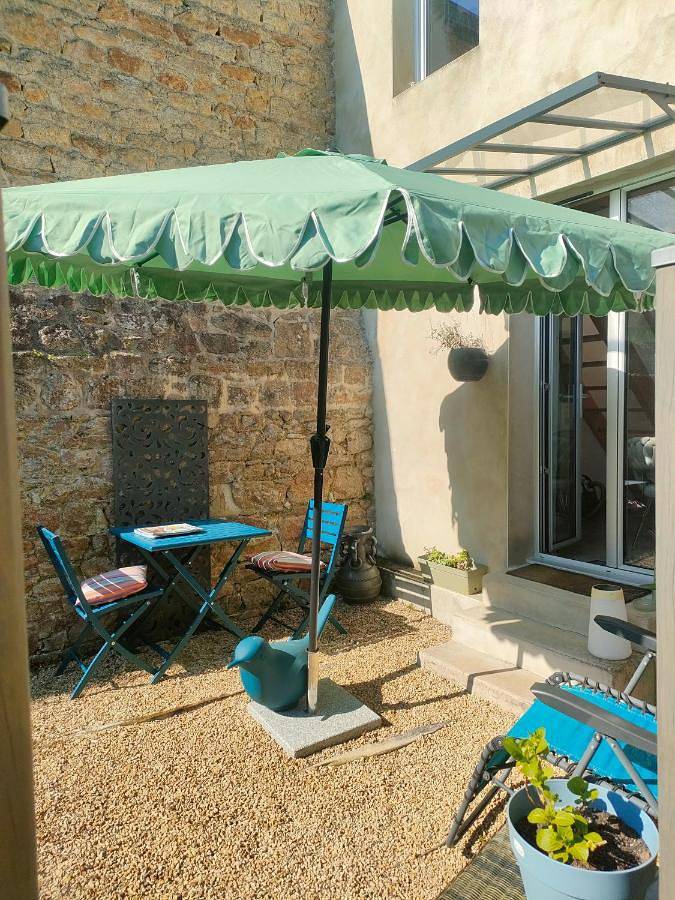 Gîte pour 2 personnes, avec vue et jardin à Guingamp