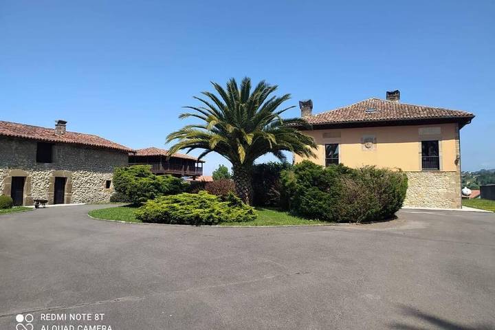 Casa rural para 13 personas, con Balcón y Terraza además de Jardín y Sauna en Siero