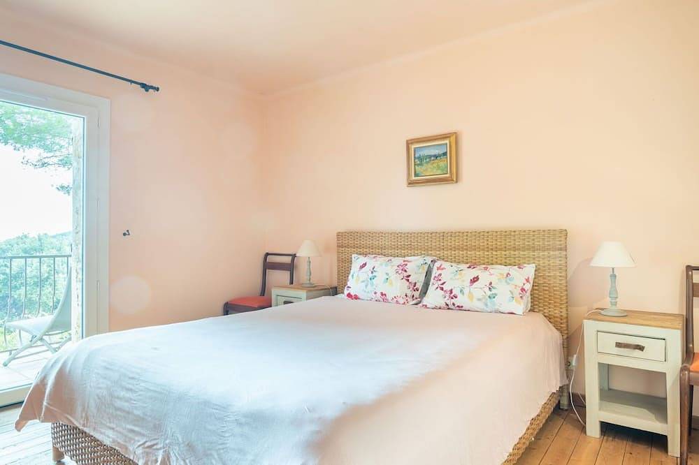 Casa de vacaciones privada con piscina privada, Wifi, terraza, mascotas permitida, aparcamiento in Tourtour, Region de Draguignan