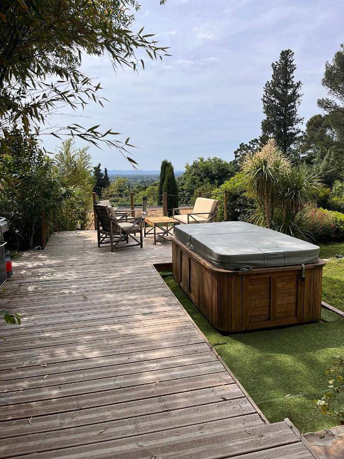Three-Bedroom Villa in Villeneuve-lès-Avignon, Région de Nîmes