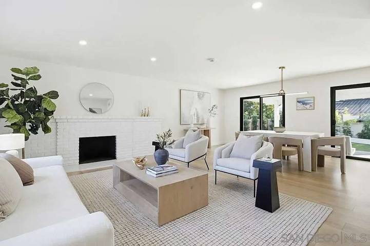 Vacation home for 10 people, with balcony and yard, kid friendly in San Diego