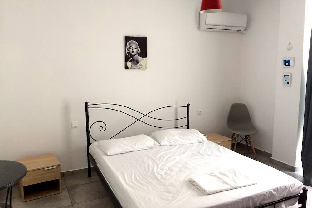 Apartamento entero, Apartamento de lujo renovado frente al mar azul Agean in Rhodos Centro, Rodas