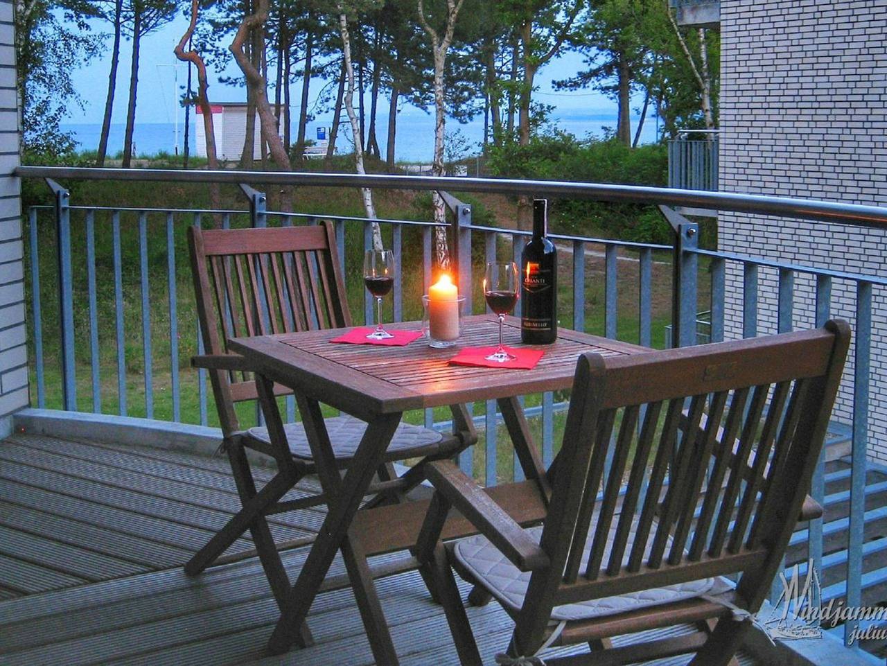 Ganze Ferienwohnung, Dünenresidenz - Fewo direkt am Strand, Balkon mit Meerblick - Dünenresidenz Fewo Windjammer in Breege, Rügen