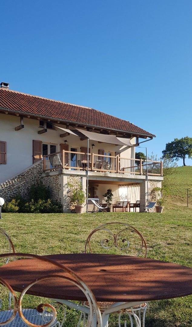 Gîte pour 4 personnes, avec terrasse et jardin ainsi que jacuzzi et sauna, animaux acceptés dans le Cantal - 3