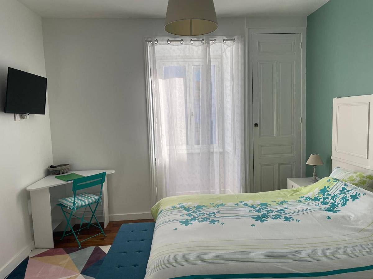 Twin Room in Laon, Aisne