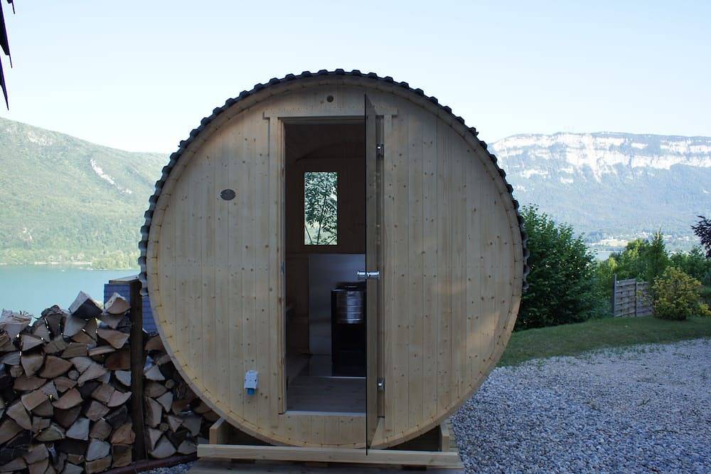 Romantic house with its spa+sauna+swimming pool+view on the lake in Novalaise, Chambéry und Umgebung