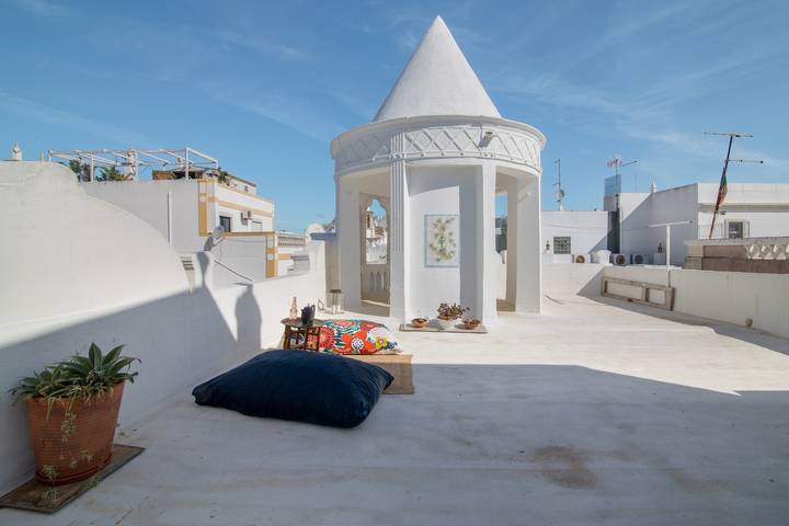 Bellissima casa vacanze "Casarão Al", centrale, con Wi-Fi e terrazze, parcheggio in strada disponibile in Olhão, Parque Natural da Ria Formosa