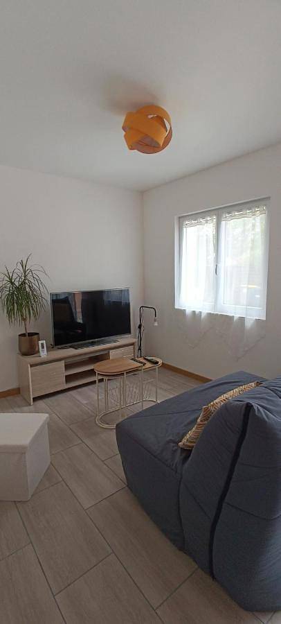 Appartement de vacances entier, Chambre indépendante avec Sdb in Parigné-l'Évêque, Sarthe