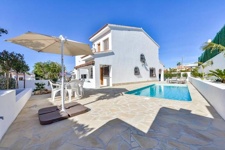 Maison de vacances pour 6 personnes, avec jardin ainsi que vue et piscine, animaux acceptés