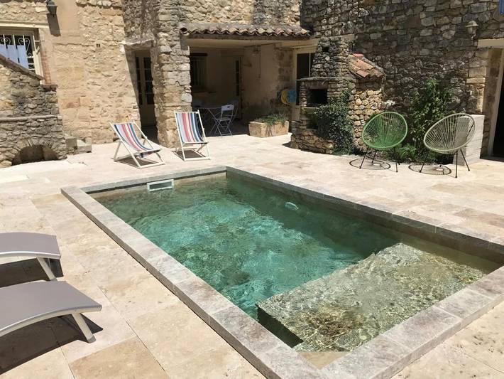 Gîte pour 4 personnes, avec piscine ainsi que terrasse et jardin à Saint-Laurent-de-Carnols - 2