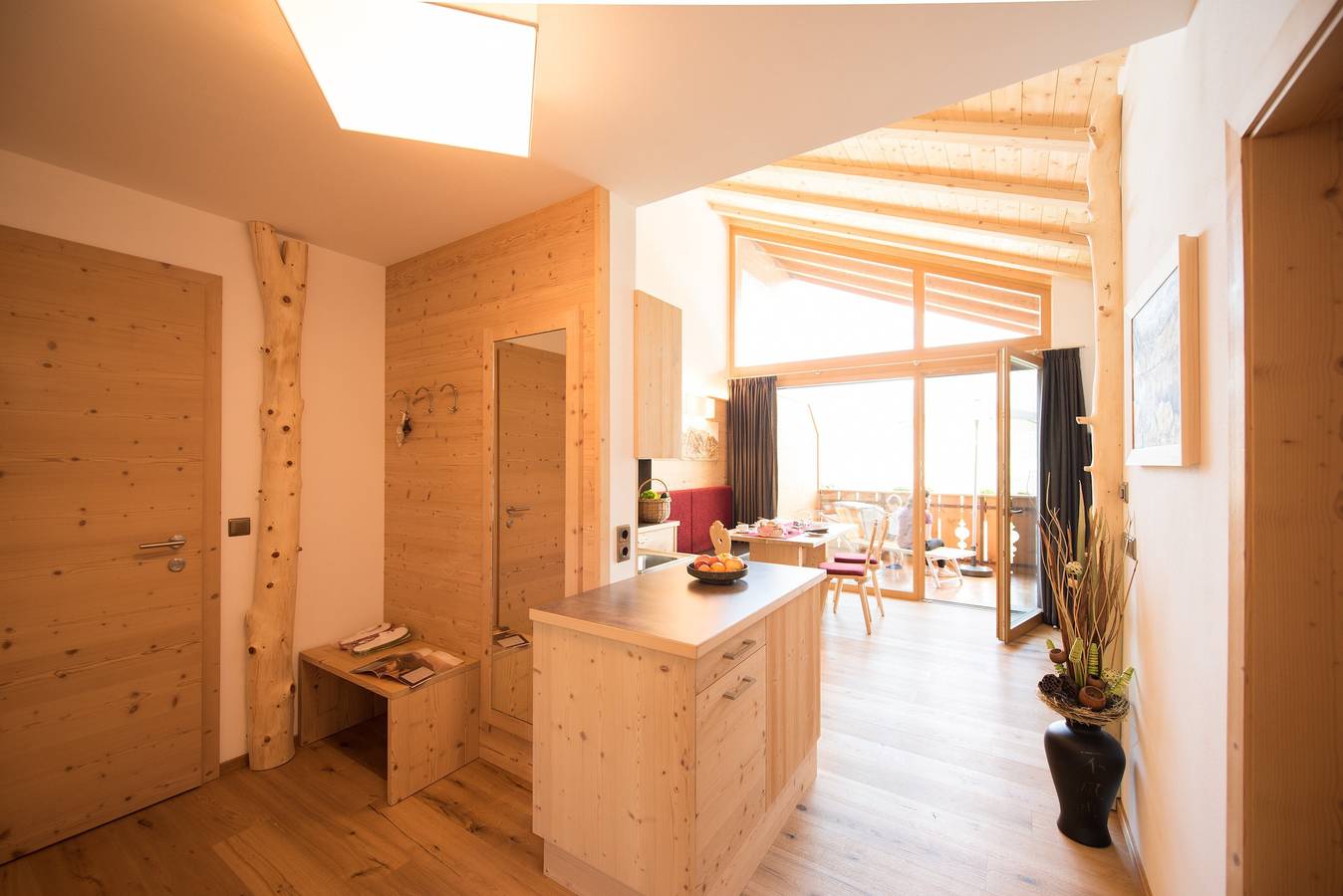 Ganze Wohnung, Apartment "Haus Sonnegg - Panoramasuite" mit Bergblick, Wlan, Terrasse und Garten in Albions, Lajen