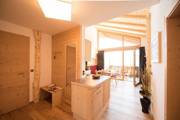 Hel lejlighed, Apartment "Haus Sonnegg - Panoramic Suite" with Mountain View, Wi-Fi, Terrace and Garden in Albions, Lajen