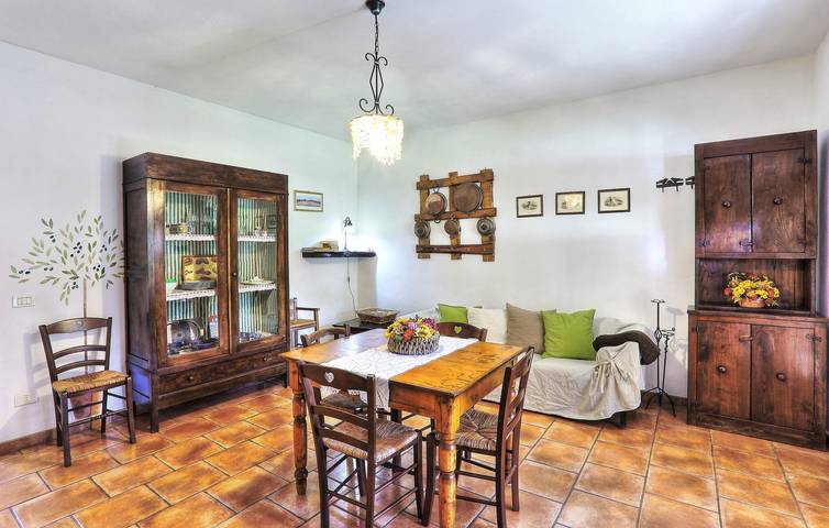 Accogliente appartamento con piscina, parcheggio e giardino in Pomarance, Riserva Naturale di Monterufoli