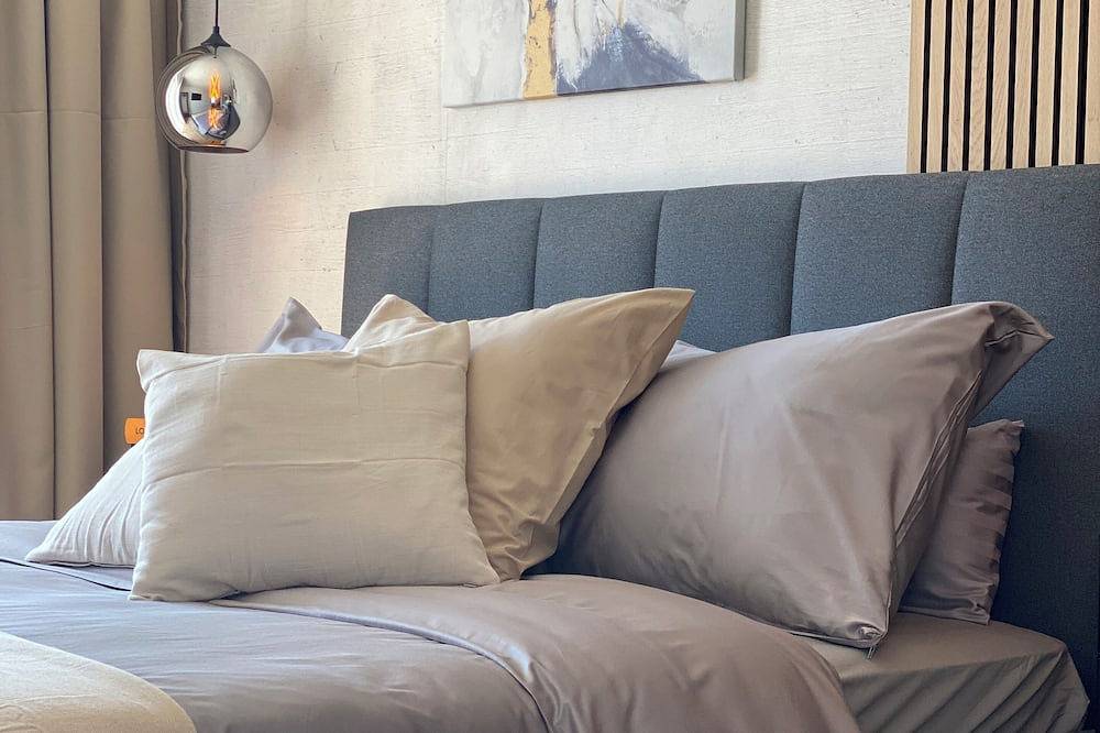 Luxe Bnb with Private Jacuzzi + Breakfast included in Hvar City, Hvar