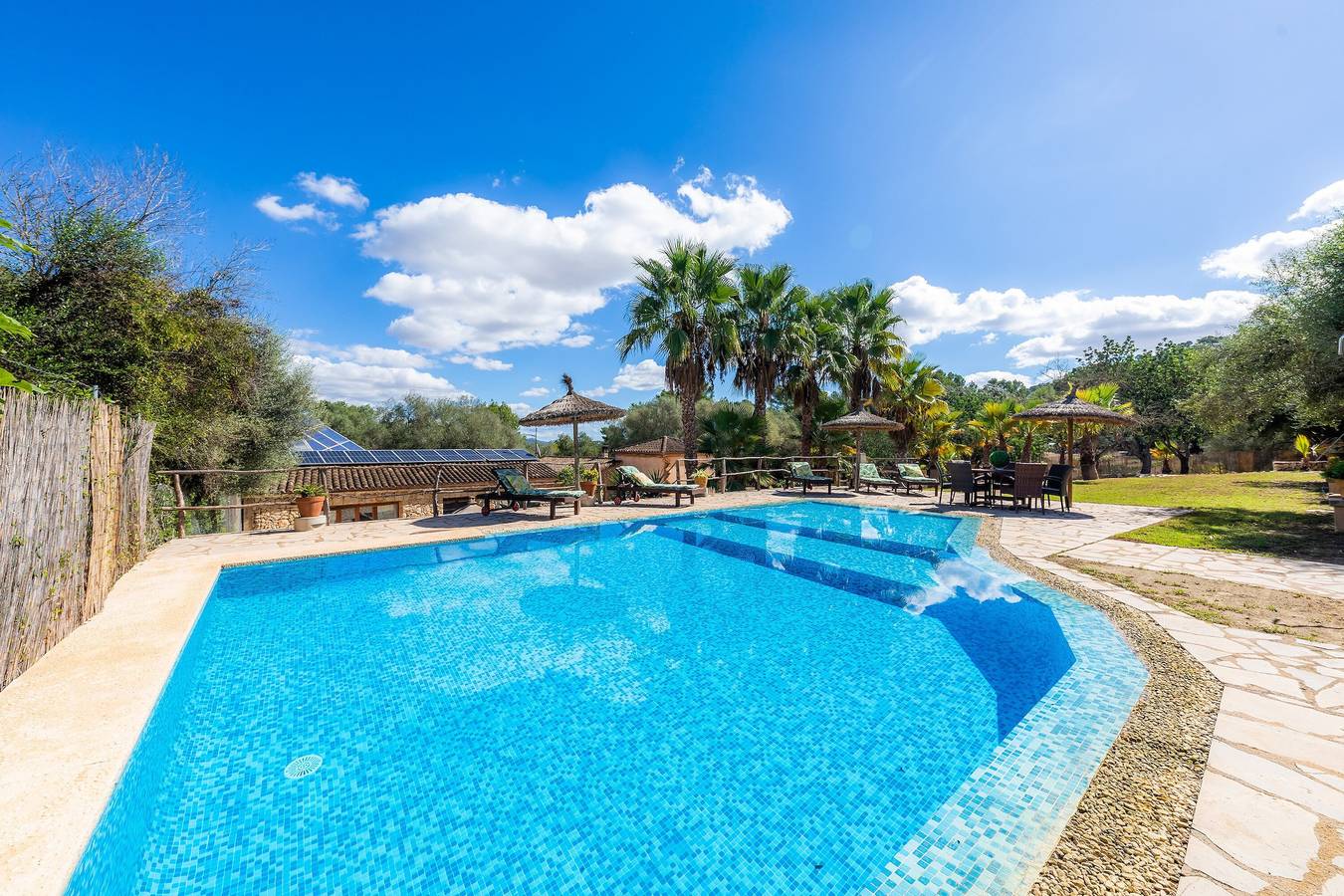 Casa de campo del siglo 18, en mallorca con aire acondicionado y wifi in Petra, Interior de Mallorca